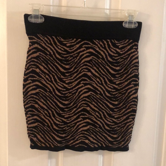 Forever 21 Sweater Sparkly Metallic Skirt - Picture 3 of 5